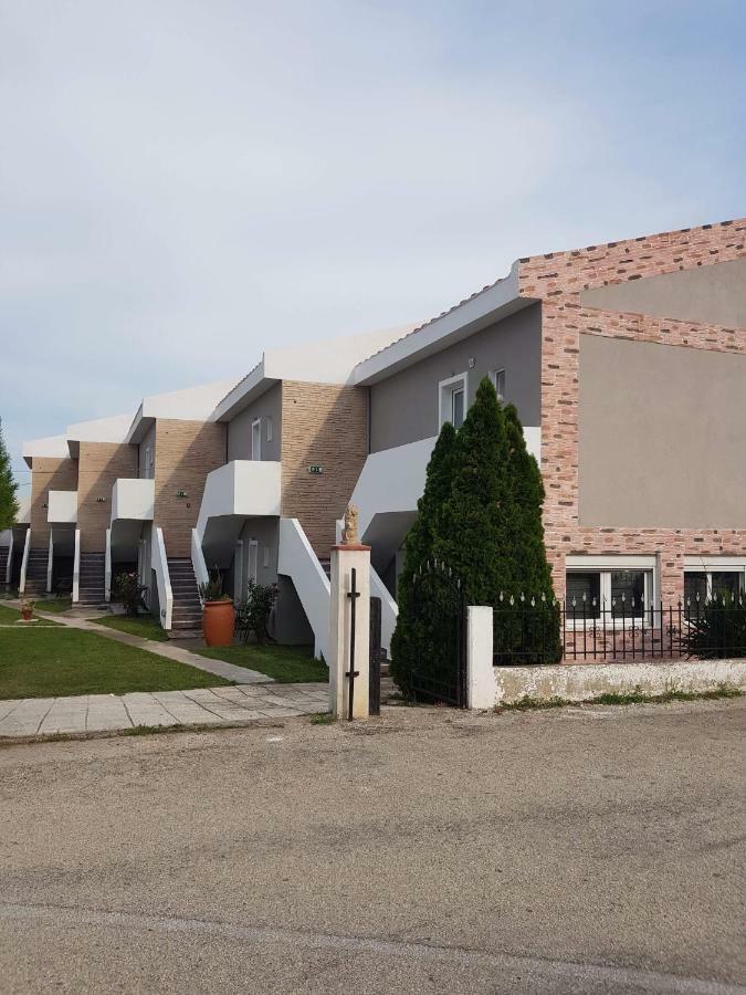 Hotel Loga Tycherón エクステリア 写真